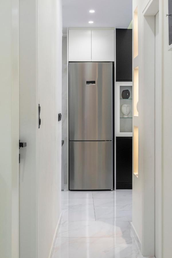 Central 2Br Apartment In The Heart Of Atena Exterior foto
