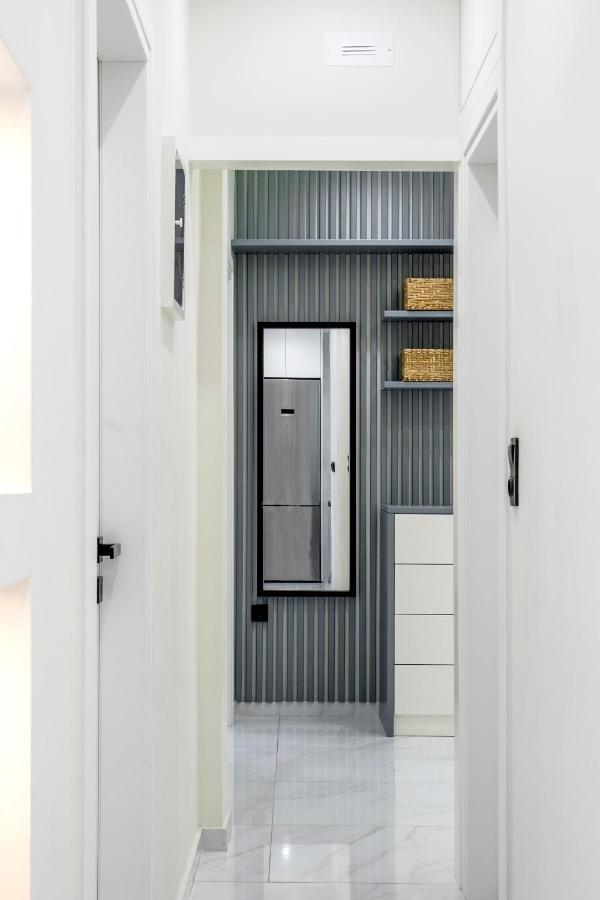 Central 2Br Apartment In The Heart Of Atena Exterior foto