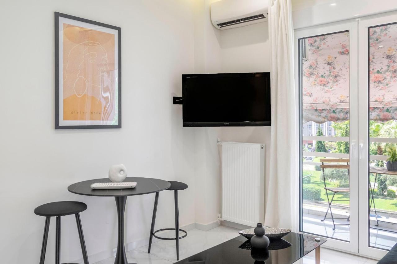 Central 2Br Apartment In The Heart Of Atena Exterior foto