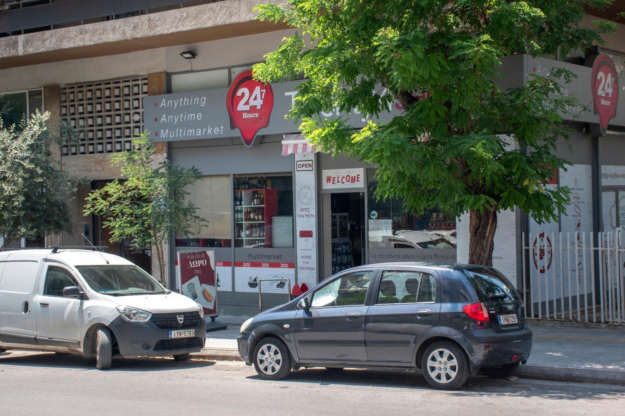 Central 2Br Apartment In The Heart Of Atena Exterior foto