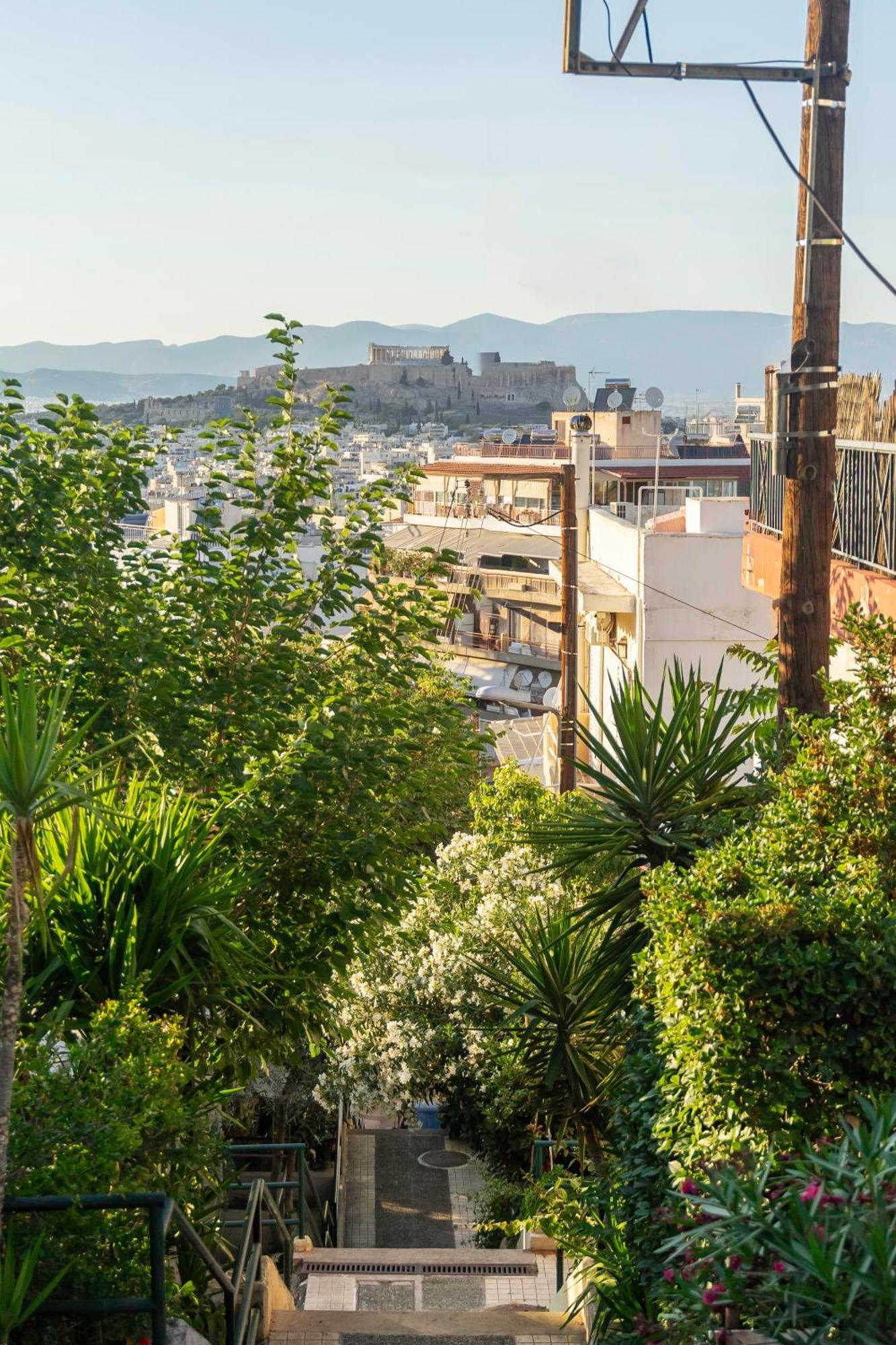 Central 2Br Apartment In The Heart Of Atena Exterior foto